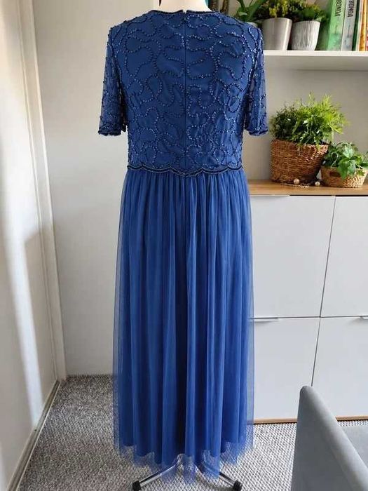 Niebieska sukienka maxi zdobiona cekinami 42
