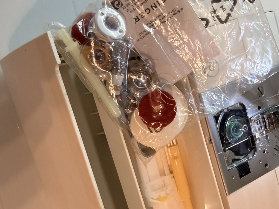 Швейна машинка Singer 7466