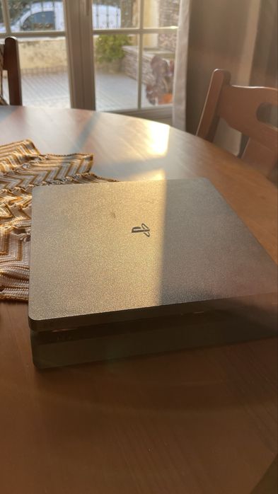 PS4 Slim (Com Defeito na Placa) + Comando Original e Cabos 100% Funcionais