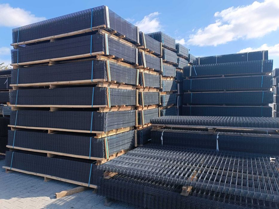 Nowoczesne ogrodzenie panelowe 3D, słupki, podmurówki, obejmy–  MONTAŻ