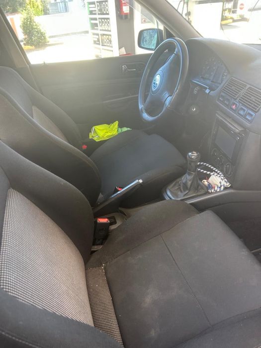 VW Golf 1.6 Gasolina - 1998