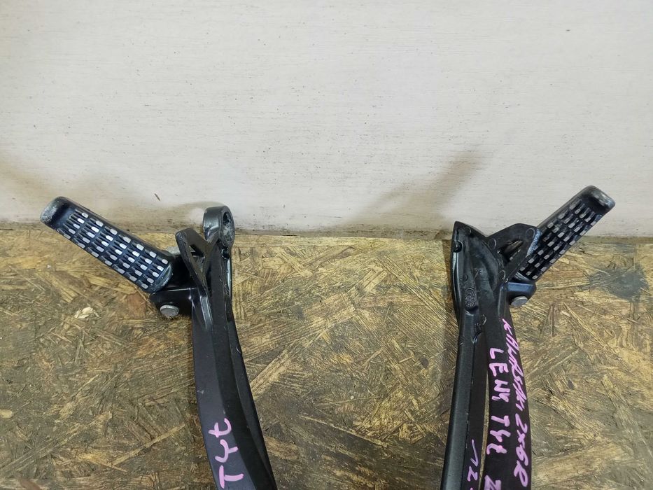 Kawasaki Ninja Zx6R Ninja 636 set podnóżek prawy lewy tył oryginał