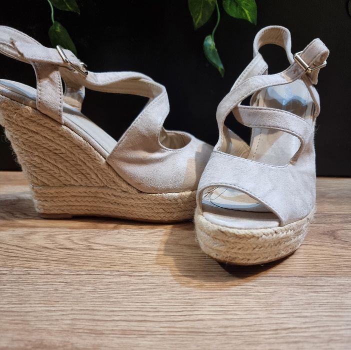 Koturny na słomianej podeszwie