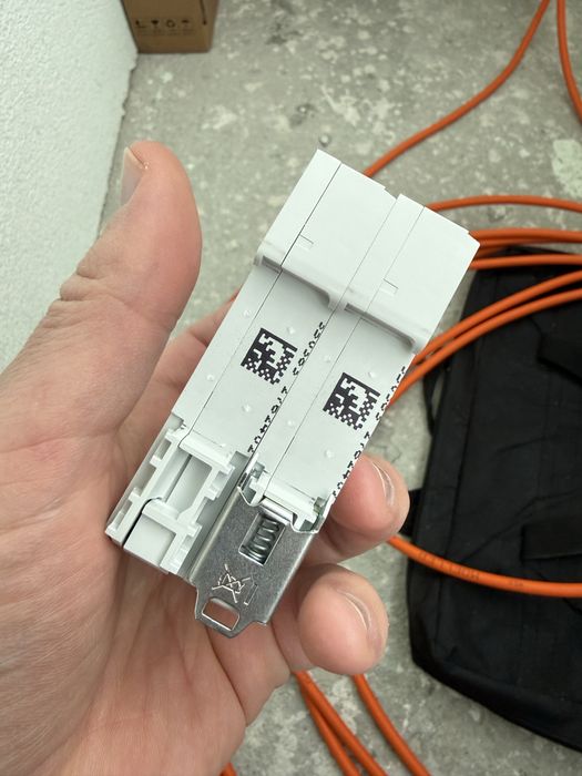 Трьохпозиційний перемикач Huger