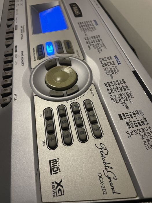 Piano Yamaha DGX-202 Portable Grand