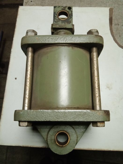 Пневмоцилиндр б/у