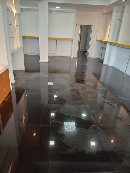 Espaço comercial em Vilar de Andorinho.