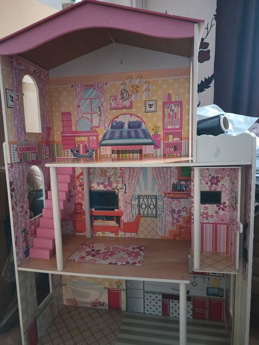 Duży domek dla lalek
