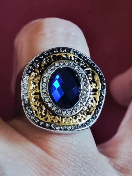 Anel bicolor, em aço, aspeto envelhecido com pedra oval azul. T17