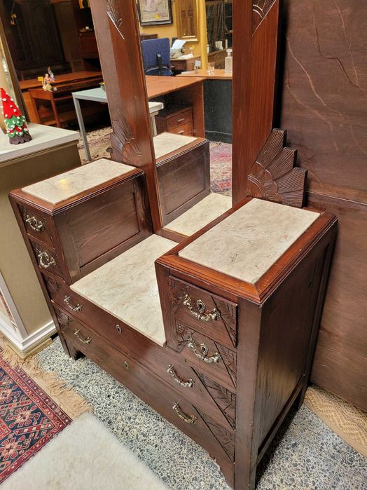 Pechiché antigo em madeira com tampos em pedra - Bom estado geral