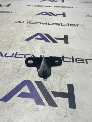 Кронштейн амортизатора двери багажника (верх прав) Cherokee