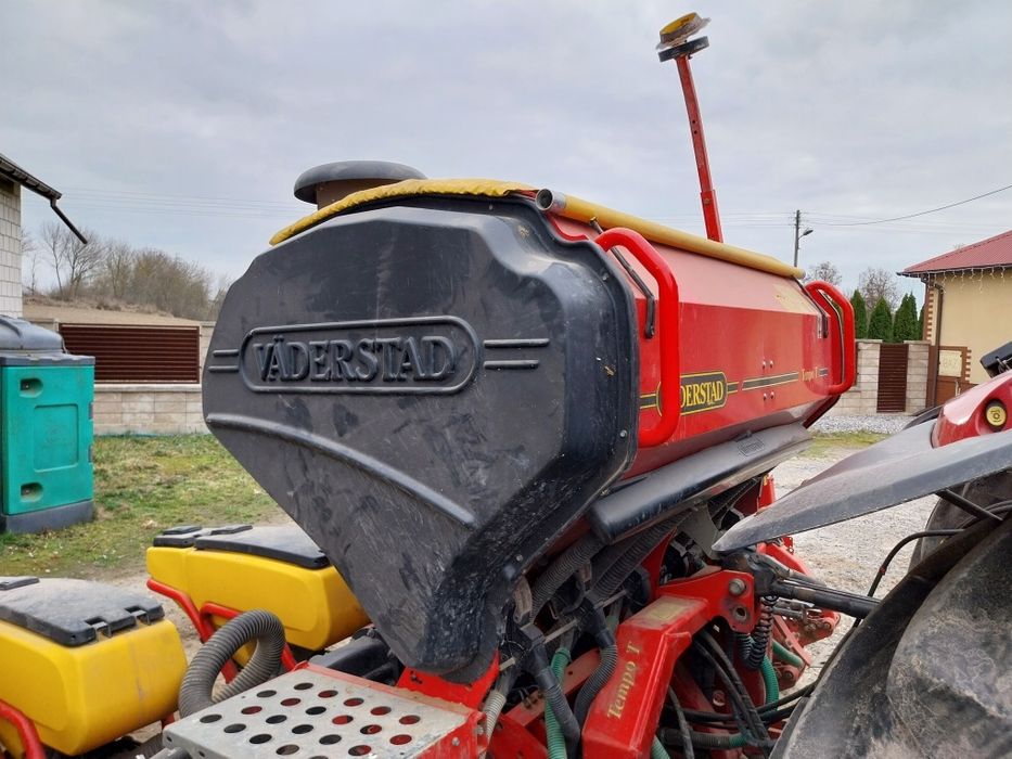 Siewnik punktowy pneumatyczny