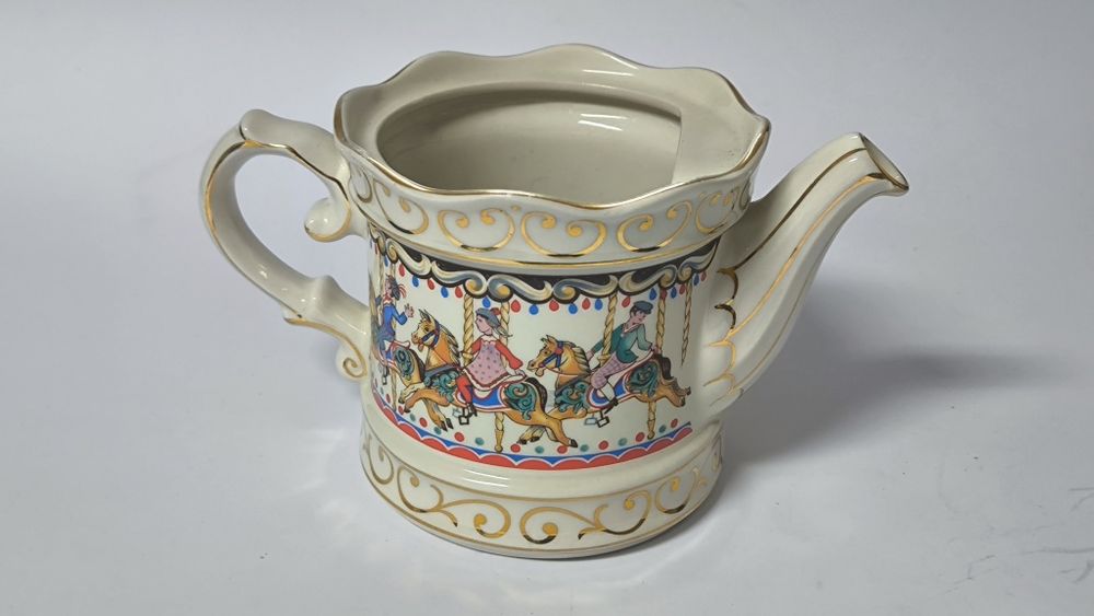Imbryk porcelanowy SADLER "Karuzela". England.