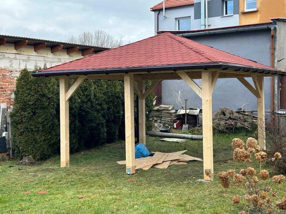 Altany, wiaty, garaże.