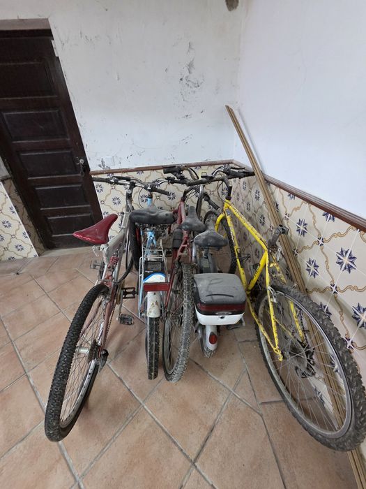 4 bicicletas, 1 eléctrica