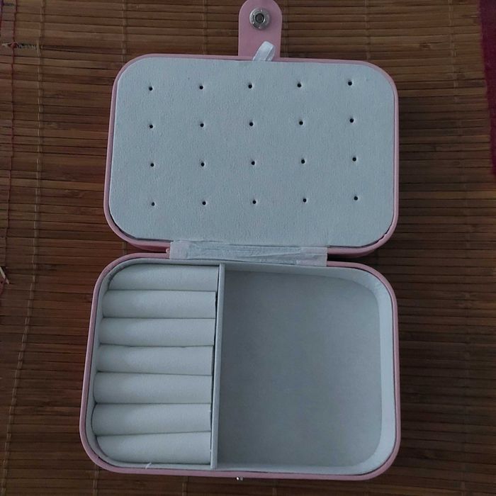 Kuferek na biżuterię organizer