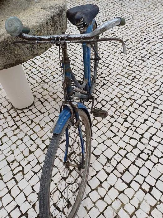 Bicicleta antiga quadro de senhora