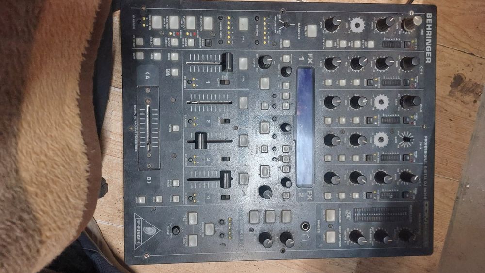 Behringer DDM-4000