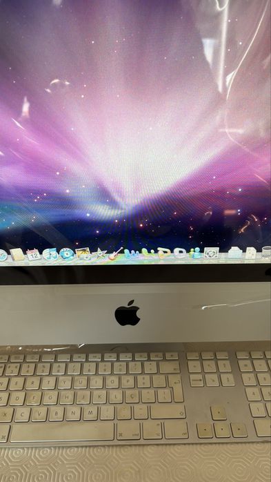 Apple iMac 21.5 inch LED 16:9 widescreen computer