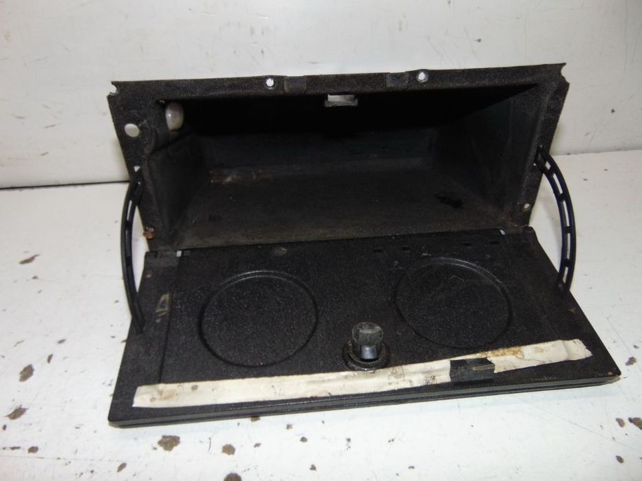 Volvo 244 porta luvas/consola