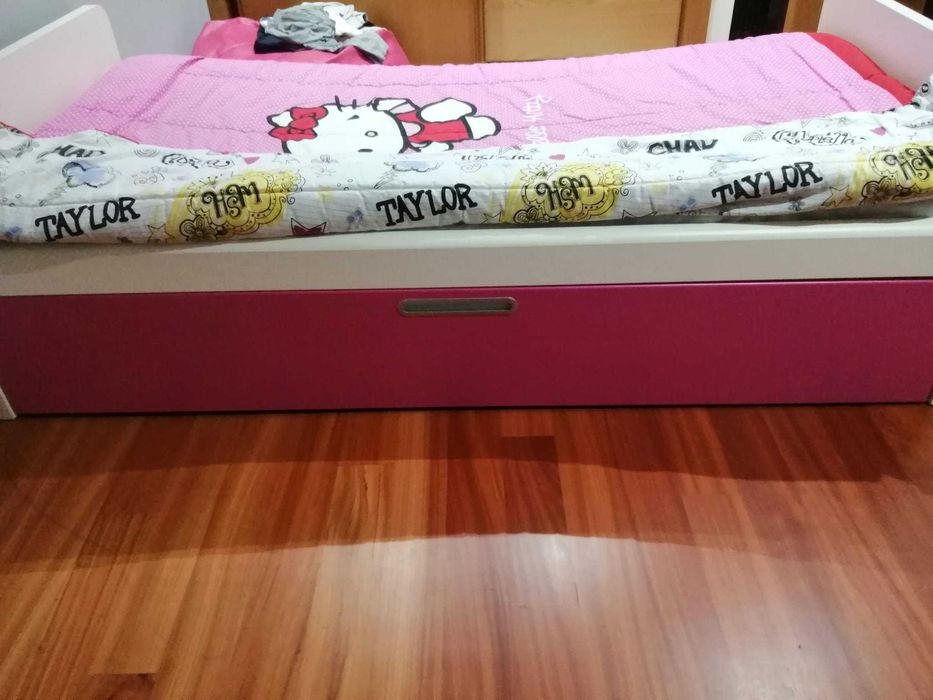 Cama de solteira com gavetão cama.