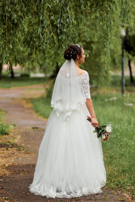 Продам весільну сукню