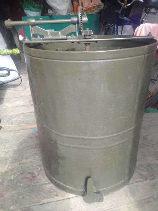 Медогонка б/в в гарному стані