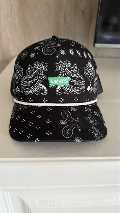 Кепка новая Levis