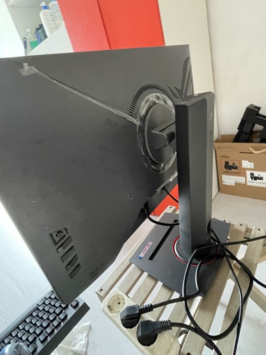 Monitor Asus Rog Strix 27