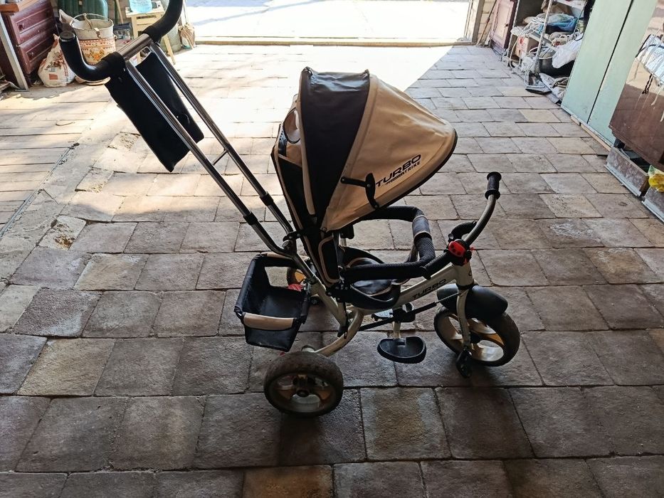 Велосипед з батьківською ручкою