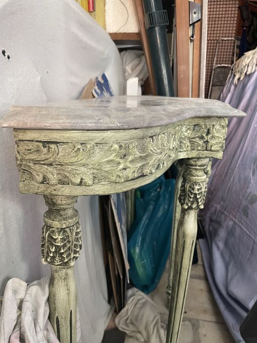 Mesa com tampo em pedra