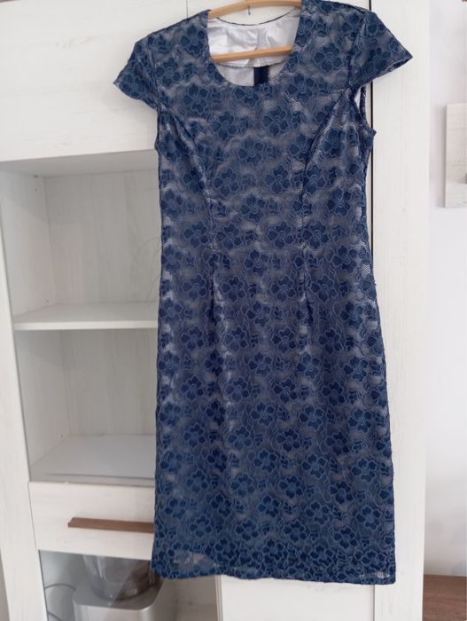 Сукня жіноча з накидкою