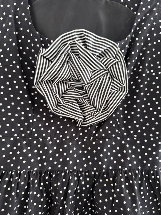 Sukienka w kropki H&M jak Emily w Paryżu