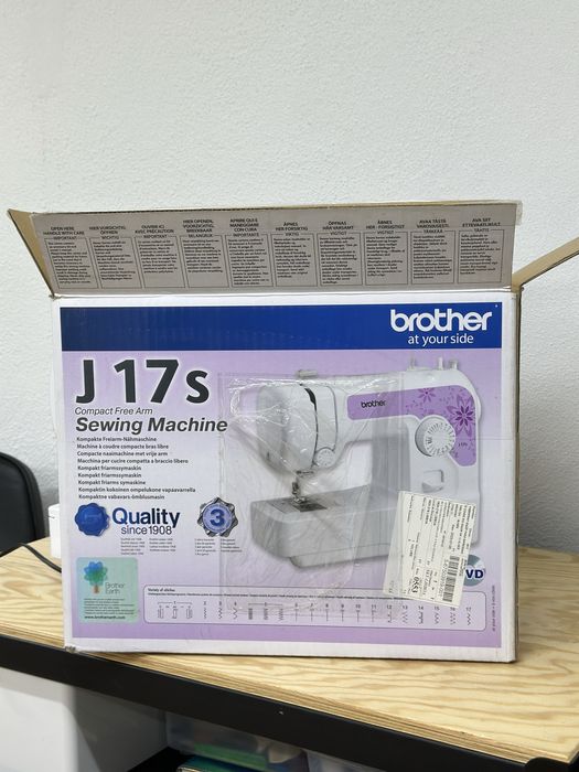 Máquina de costura Brother J17S