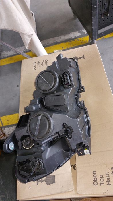 Farol Esquerdo mercedes w204 C