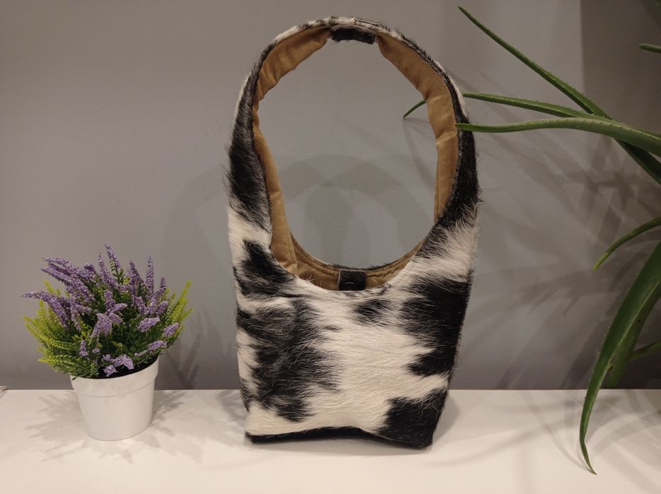 Unikalna torebka damska z naturalnej skóry z długim włosiem. Hand made