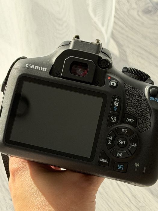 Canon EOS 2000D + 18-55mm