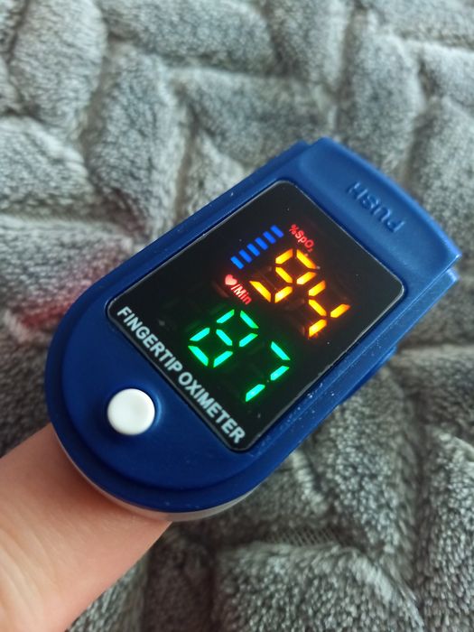Pulsokstmetr do mierzenia pulsu i tlenu we krwi