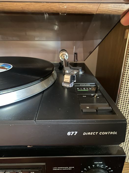 Вініловий програвач Philips 677