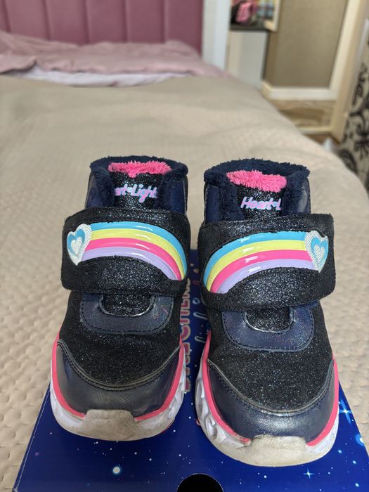 Продам осінні черевики Skechers  на дівчинку