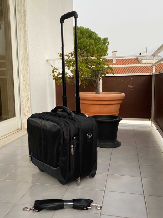 Mala Trolley Executiva – Leve, prática e resistente Targus445990300392499201
