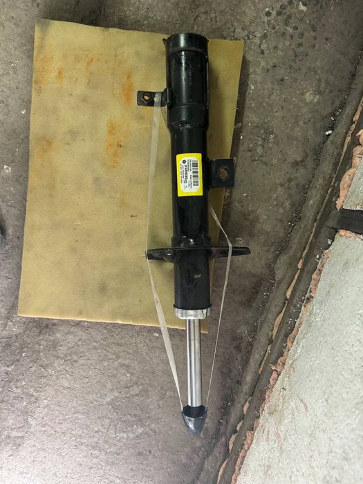 Стойка амортизатор левая Dodge Calibre