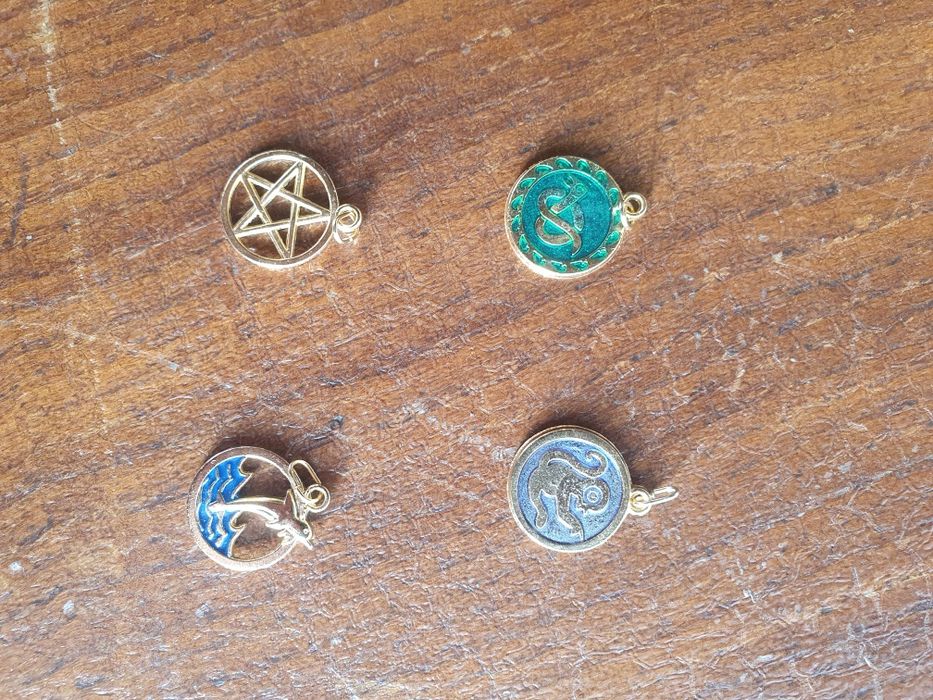 Pendentes em Prata Dourada