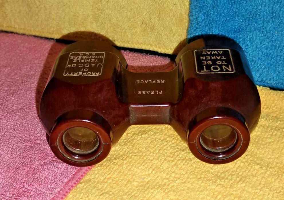 Binóculos de baquelite com foco fixo - U.A.D.C. Lda. Temple Chambers