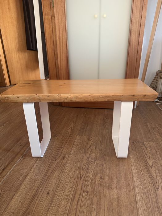 Mesa de centro em madeira e ferro
