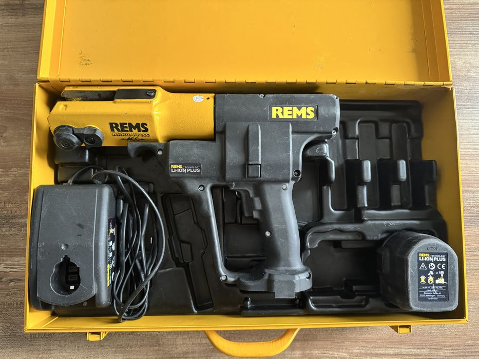 Zaciskarka akumulatorowa REMS Akku-Press ACC Basic Pack Zestaw 571014