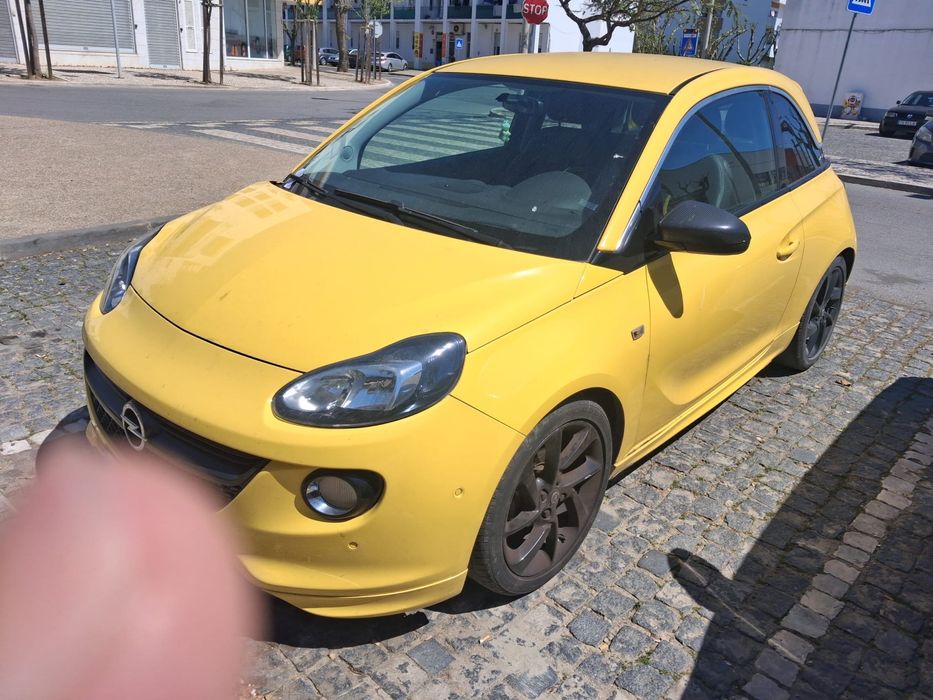 Carro pequeno e economico