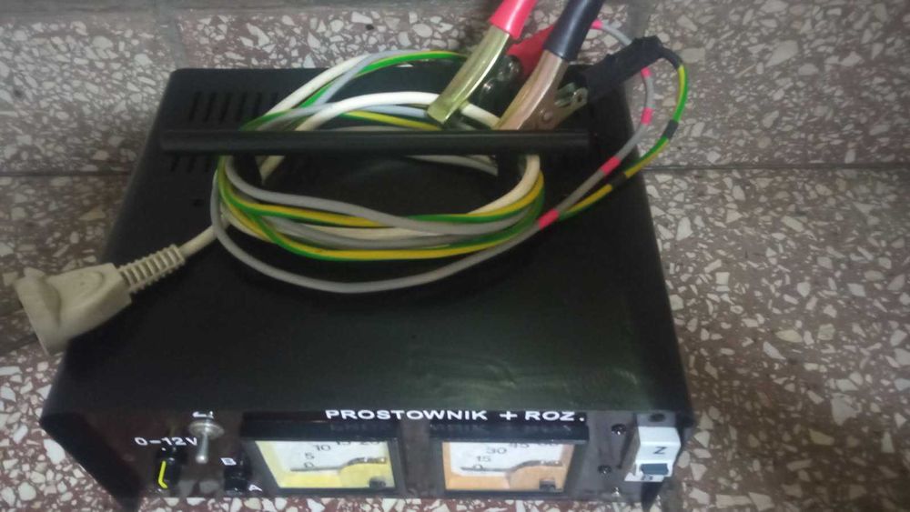 Prostownik + rozruch 0-12V 0-15A