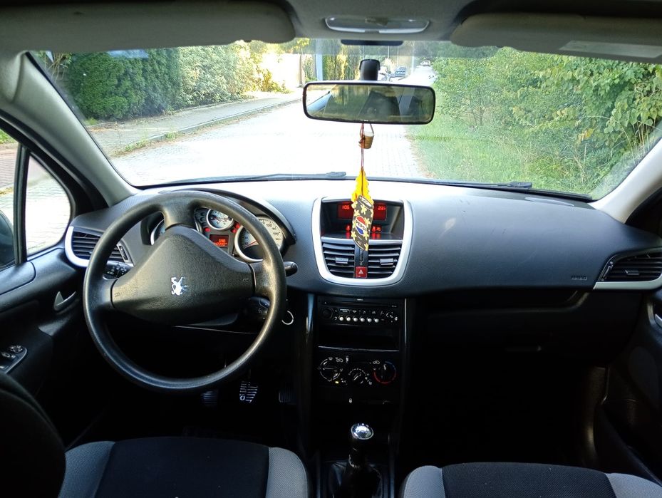 Peugeot 207_1.4 8V 73KM_2009_142 tyś Przebieg_Sprawna Klima