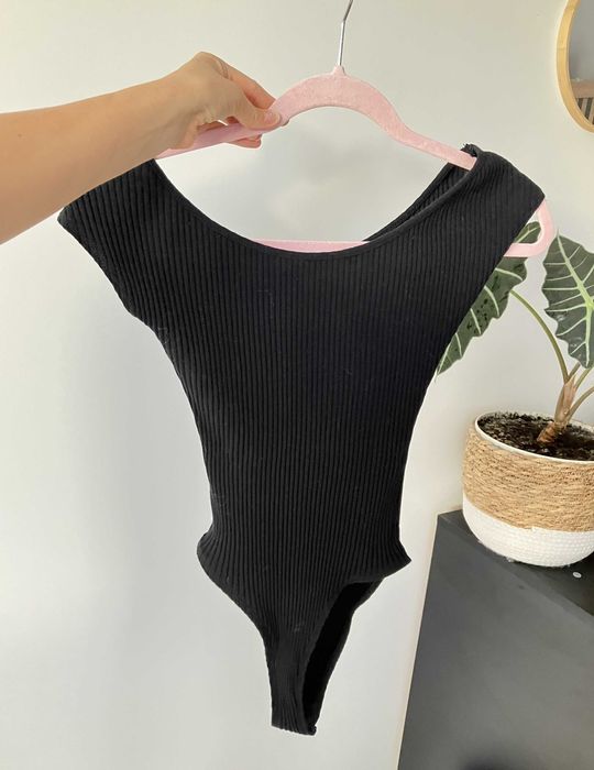 Czarne prążkowane body Zara basic S + welurowe spodnie Armani